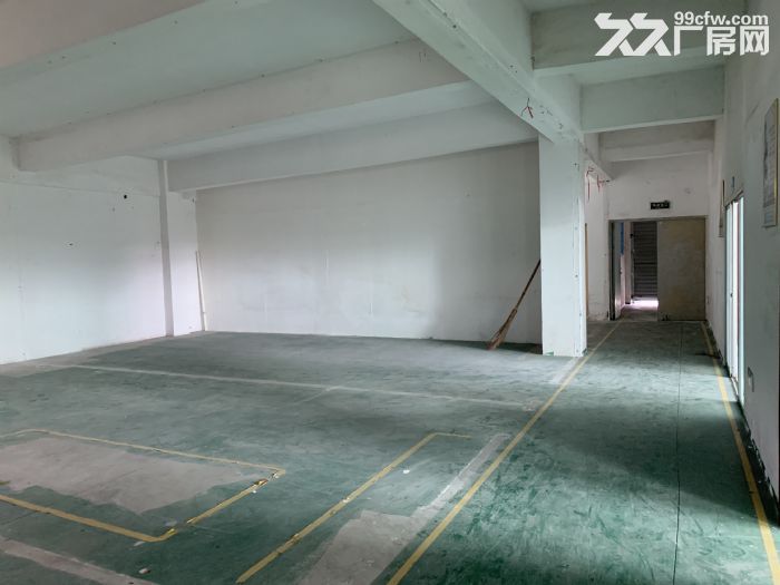 地理位置在斗门高速公路出口处，距离市区、机场、高栏港经济区、和珠三角其它城市非常